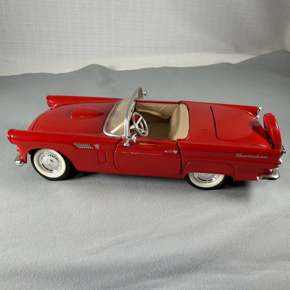 MotorMax 1:24 1956 Ford Thunderbird Convertible Red Diecast Model No.68015 Loose